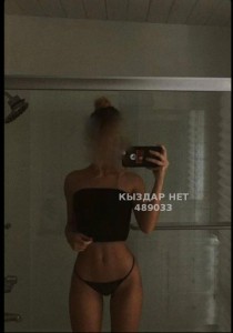 Жалаңаш жігіт жамбасын жапты Вера Брежнева жыныстық қатынасқа түседі